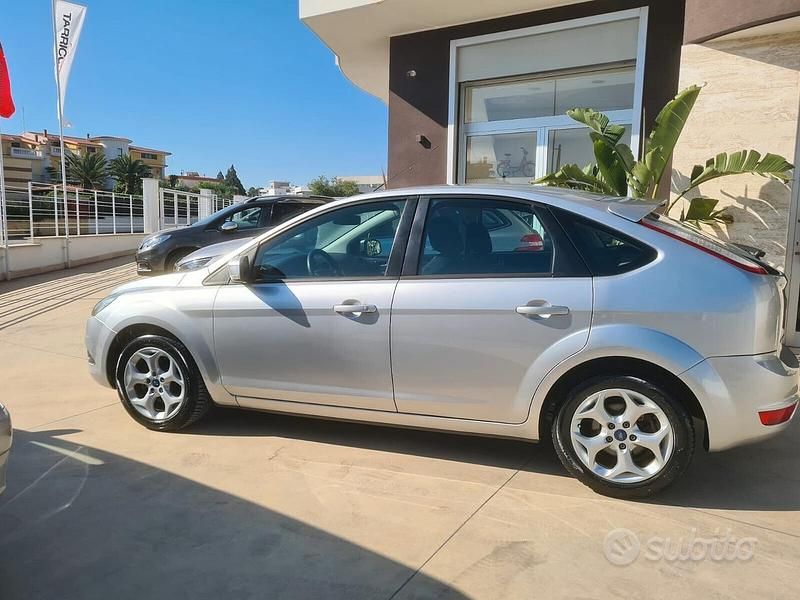 Usata Ford Focus 110 CV (80 kW) 2011 Grigio Berlina