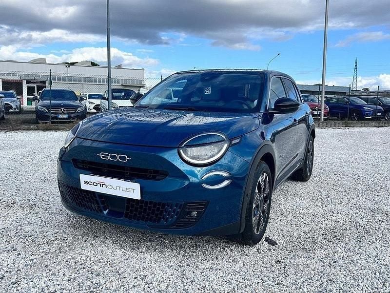 Usata Fiat 600 La Prima 101 CV (74 kW) 2024 Verde mare d'italia (metalliza Berlina