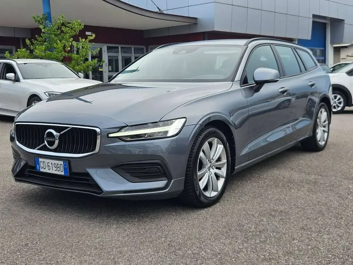 Usata Volvo V60 Momentum 163 CV (119 kW) 2020 Grigio Station wagon