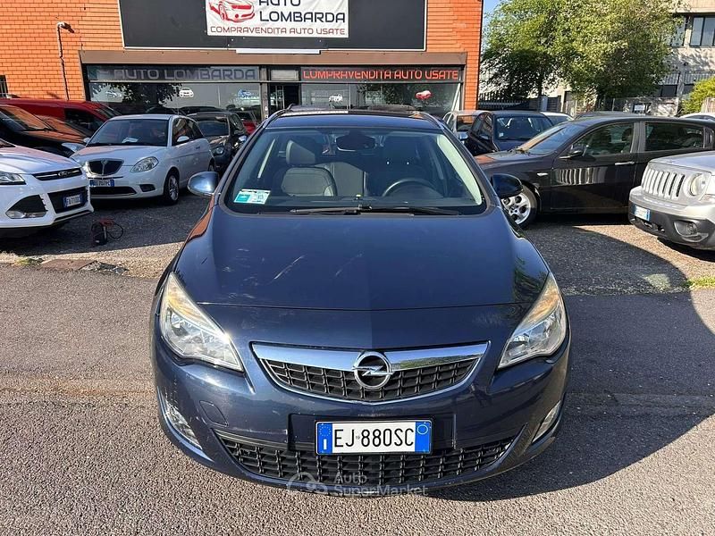 Usata Opel Astra 140 CV (102 kW) 2011 Blu/azzurro Station wagon