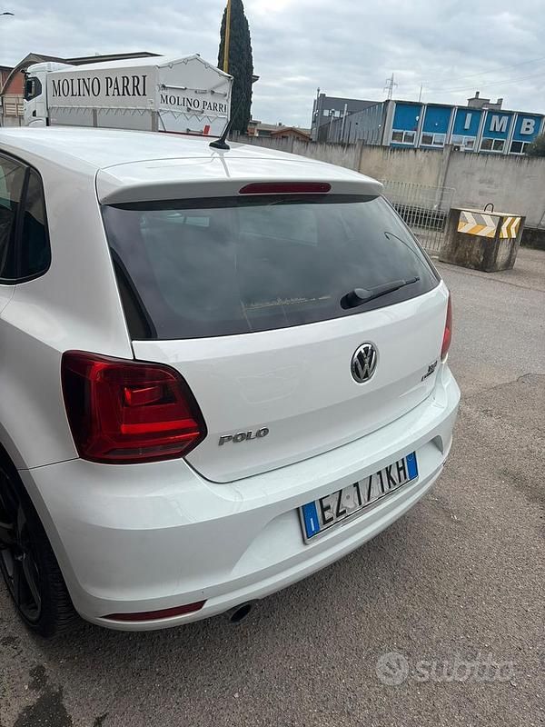Usata VW Polo 90 CV (66 kW) 2015 Bianco Utilitaria