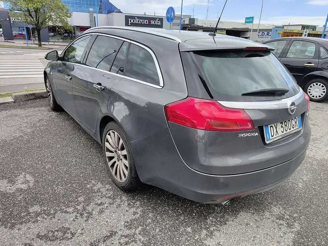 Usata Opel Insignia Cosmo 160 CV (117 kW) 2009 Grigio Station wagon