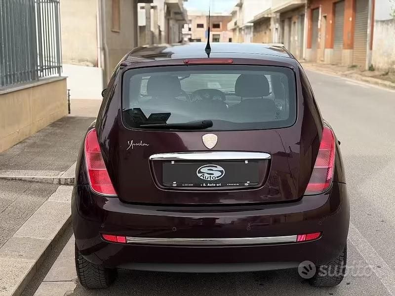 Usata Lancia Ypsilon 77 CV (56 kW) 2007 Viola Utilitaria