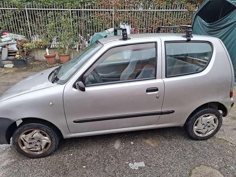 Usata Fiat 600 54 CV (39 kW) 2004 Grigio Utilitaria