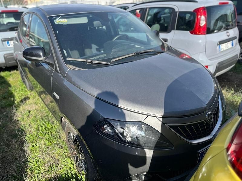 Usata Lancia Ypsilon S 69 CV (50 kW) 2024 Grigio Utilitaria