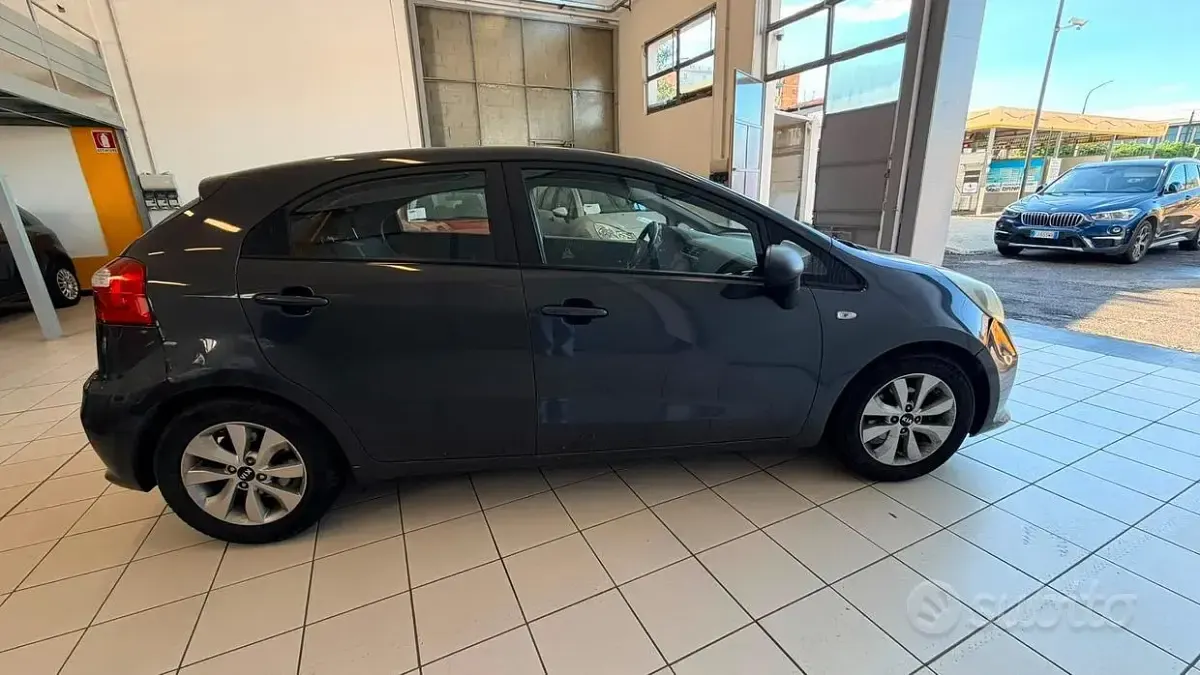 Usata Kia Rio 85 CV (62 kW) 2016 Grigio Utilitaria
