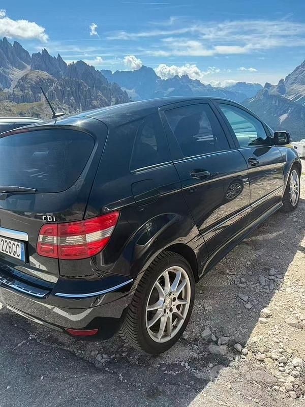 Usata Mercedes B200 2010 Nero Monovolume