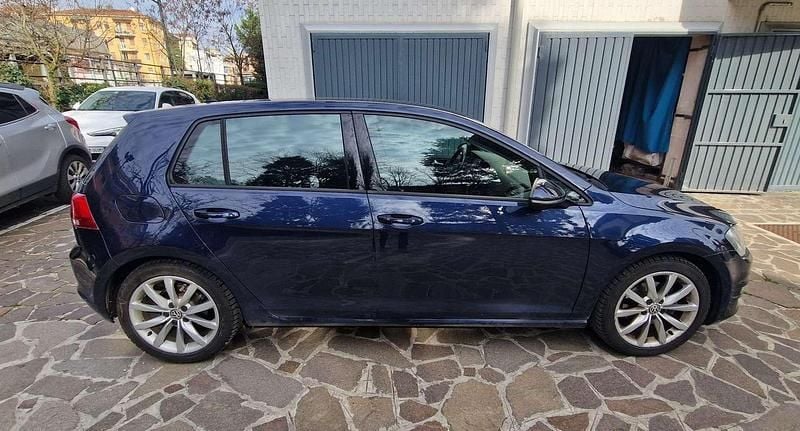 Usata VW Golf VII Highline 110 CV (80 kW) 2014 Berlina