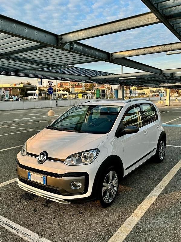 Usata 2018 VW cross up! Due volumi | 10.500 € - Immagine 1/4
