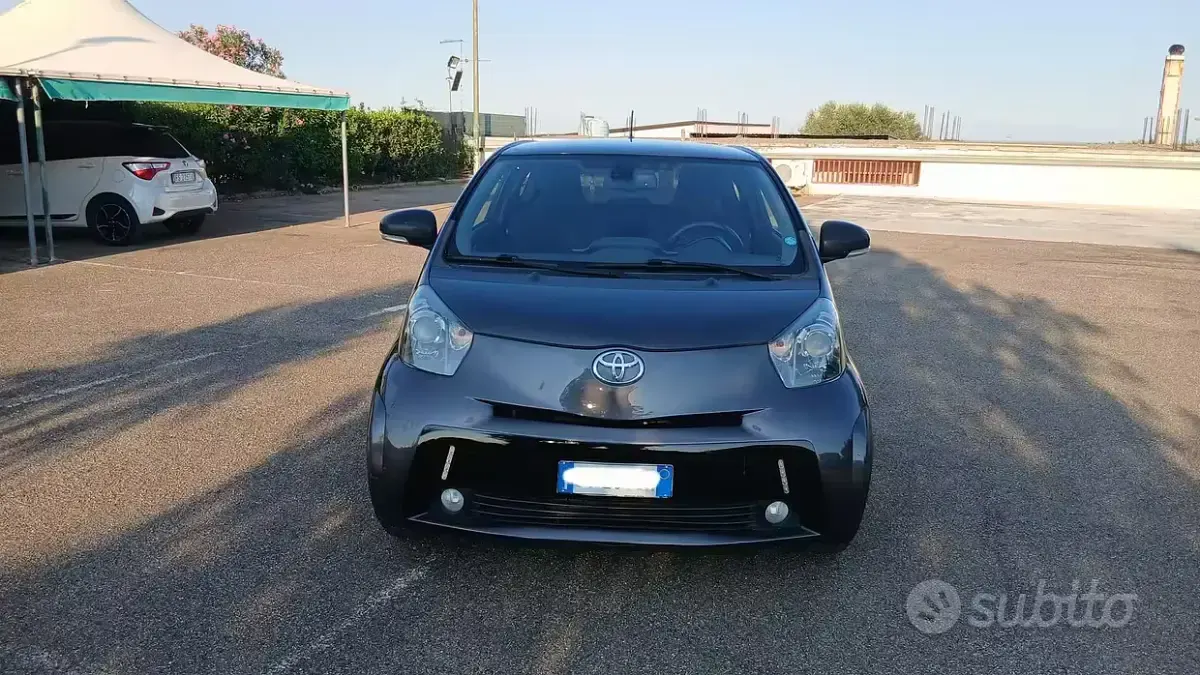 Usata Toyota iQ 90 CV (66 kW) 2010 Grigio Utilitaria