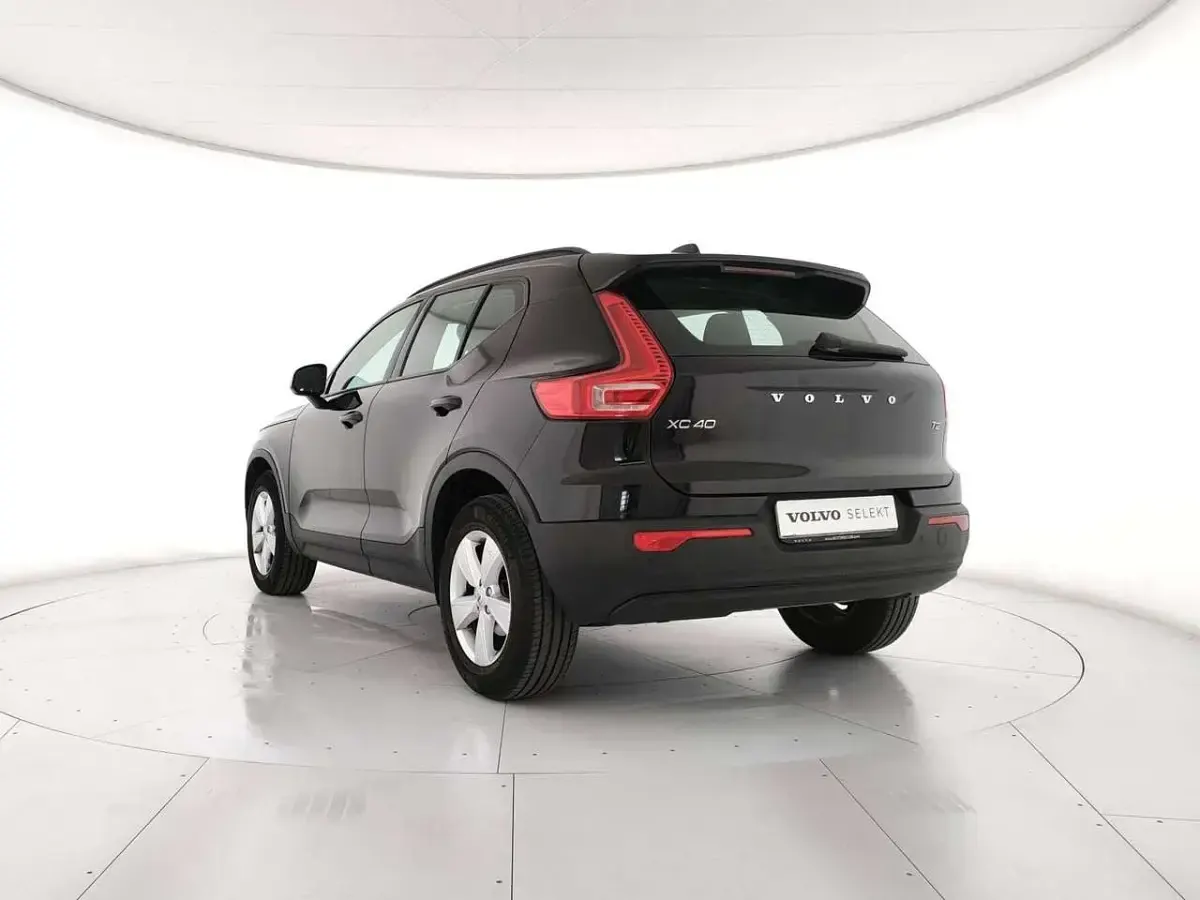 Usata Volvo XC40 Momentum 129 CV (94 kW) 2022 Nero SUV