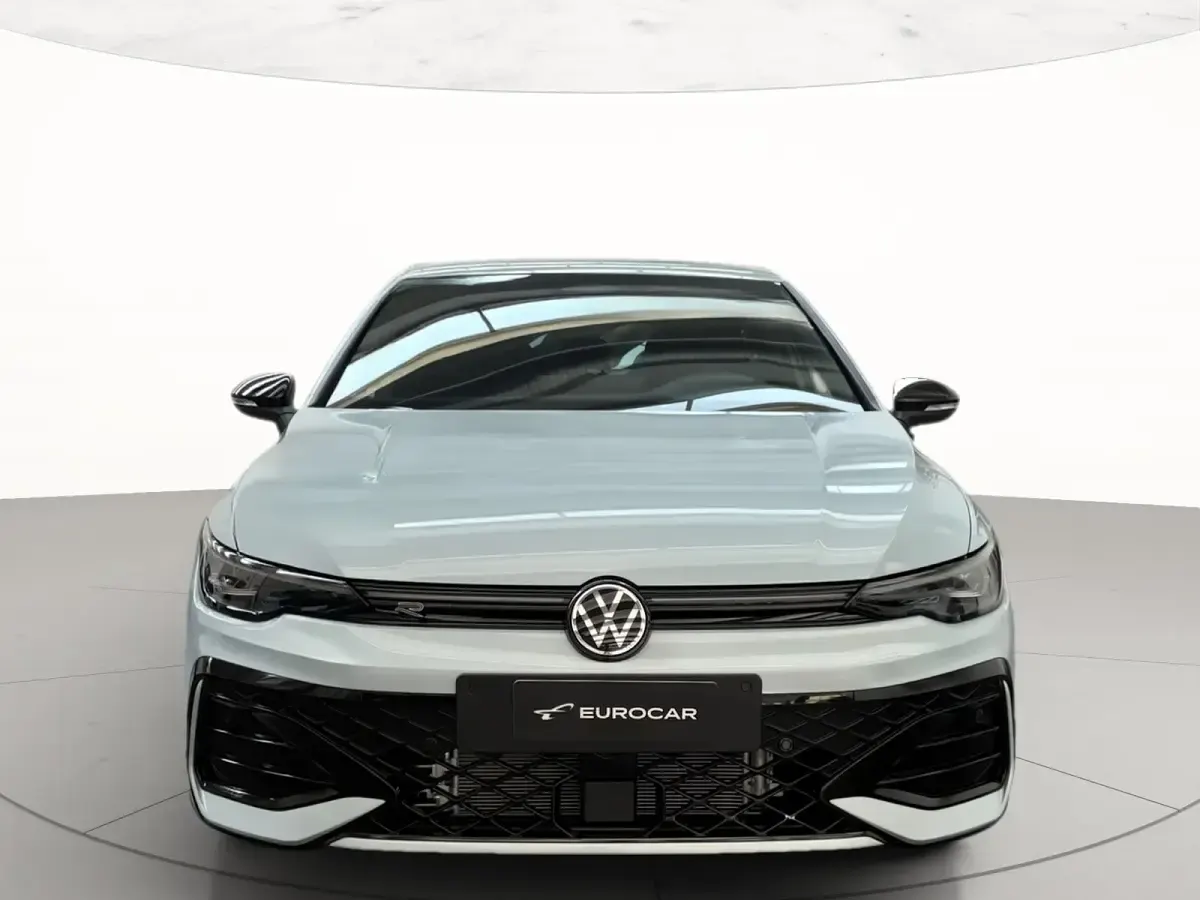 Nuova VW Golf VIII R-line Plus 150 CV (110 kW) 2026 Crystal ice blue metallizzato Berlina