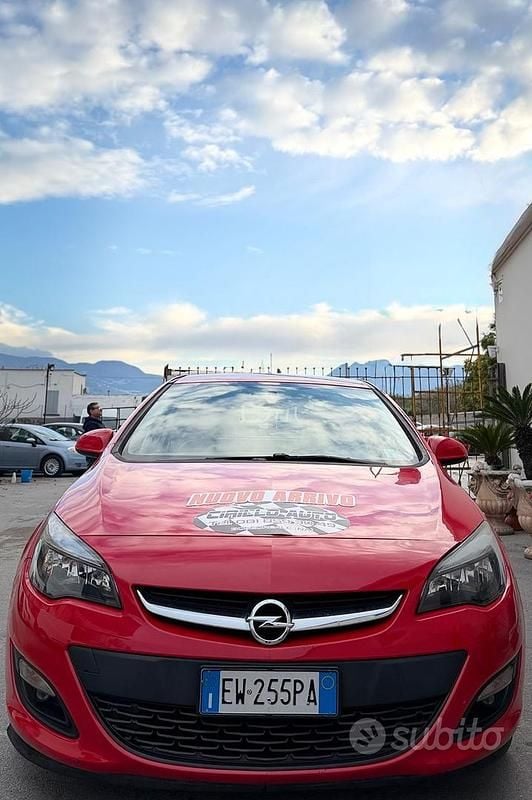 Rosso Usata 2014 Opel Astra Tre volumi | 4500 € (Ottimo prezzo) - Immagine 1/4
