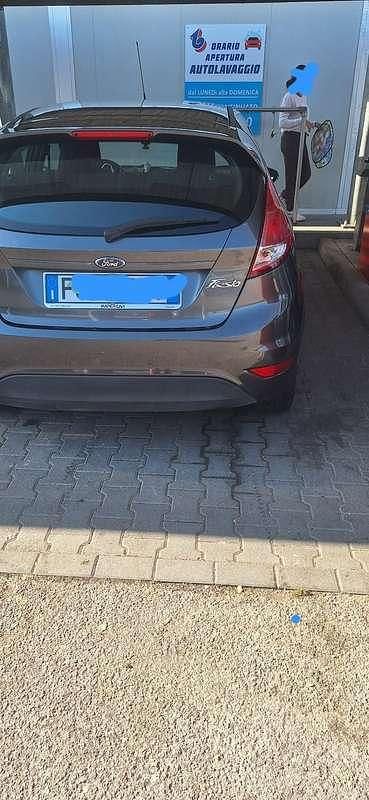 Usata Ford Fiesta Titanium 95 CV (69 kW) 2017 Grigio Utilitaria