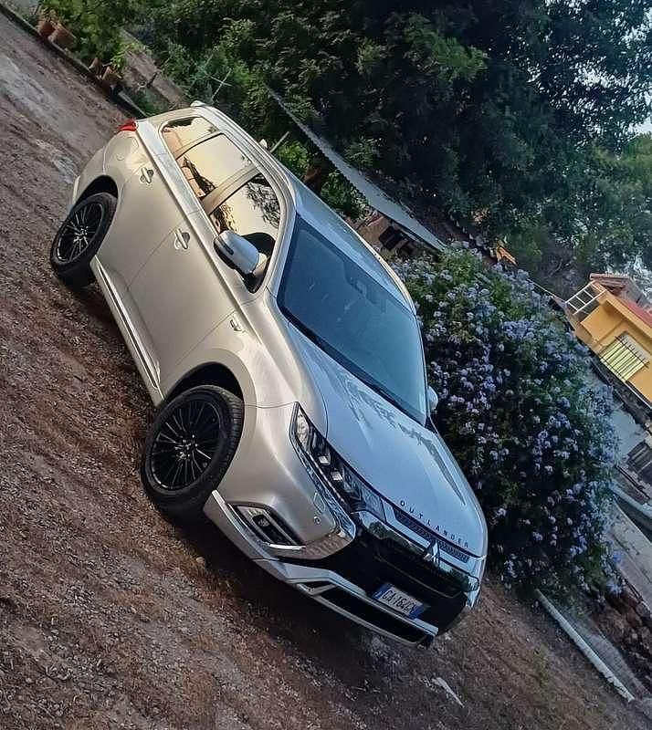 Usata Mitsubishi Outlander P-HEV Instyle 135 CV (99 kW) 2020 SUV