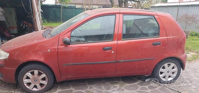 Usata Fiat Punto 80 CV (58 kW) 2013 Rosso Utilitaria