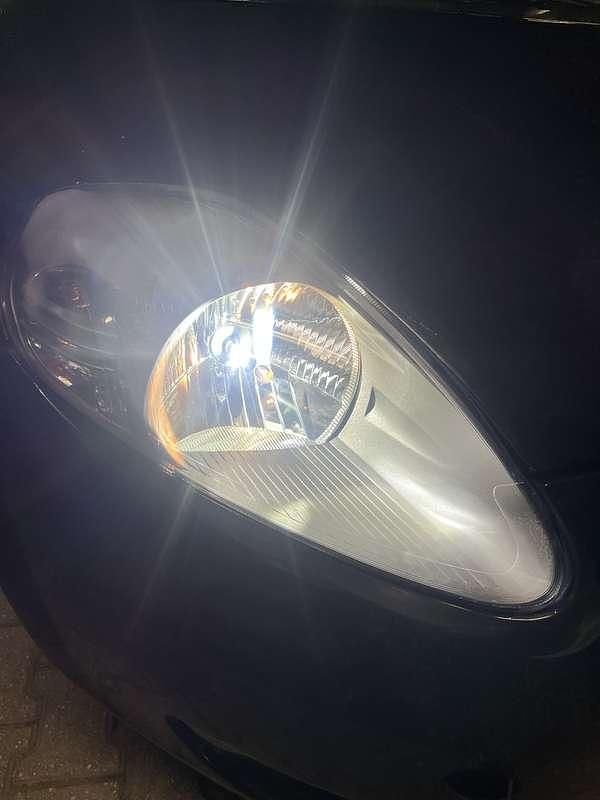 Usata 2012 Fiat Grande Punto Due volumi | 2400 € (Super prezzo) - Immagine 1/4