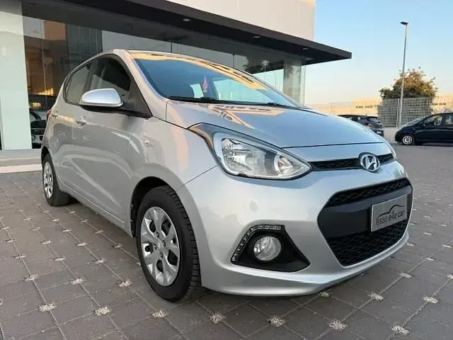Usata Hyundai i10 Style 67 CV (49 kW) 2014 Argento Utilitaria