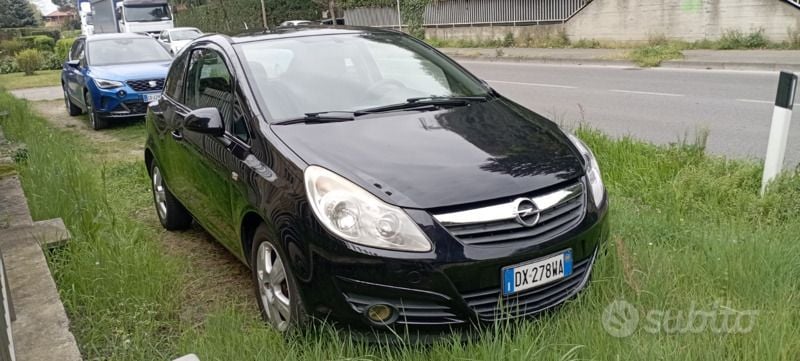 Usata Opel Corsa 80 CV (58 kW) 2009 Nero Utilitaria