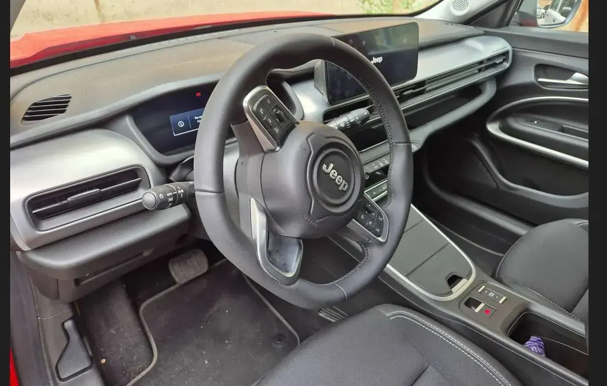 Usata Jeep Avenger Summit 101 CV (74 kW) 2024 Rosso SUV
