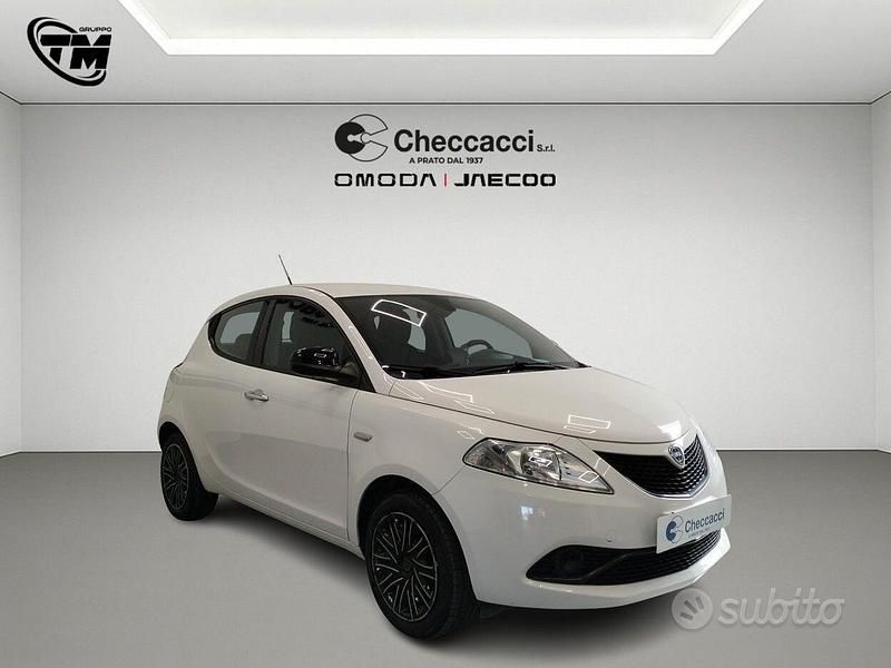 Usata Lancia Ypsilon Gold 69 CV (50 kW) 2018 Bianco Utilitaria