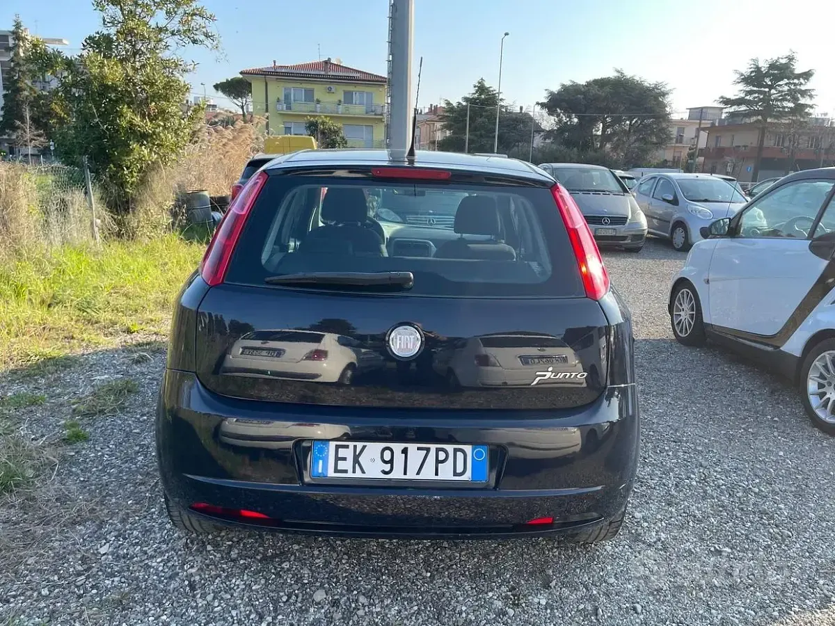 Usata Fiat Punto Active 60 CV (44 kW) 2011 Blu Utilitaria
