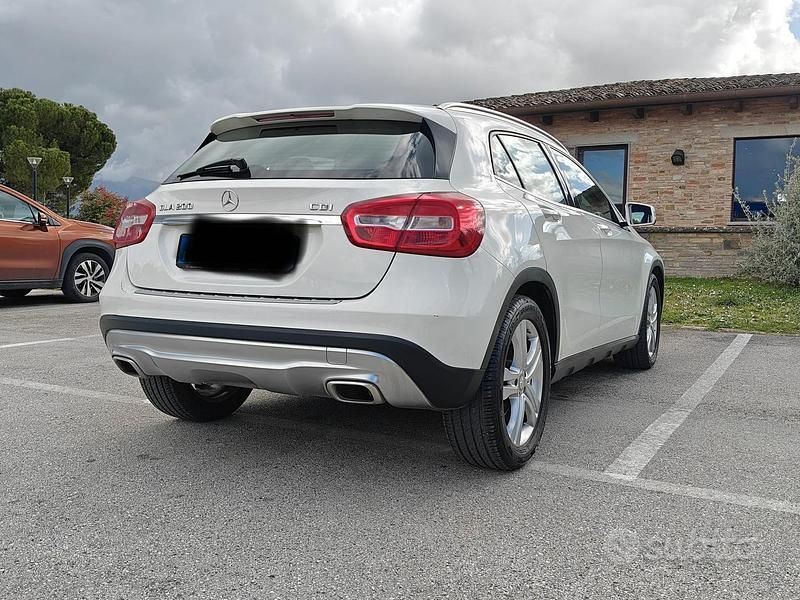Usata Mercedes GLA200 136 CV (100 kW) 2015 Bianco SUV