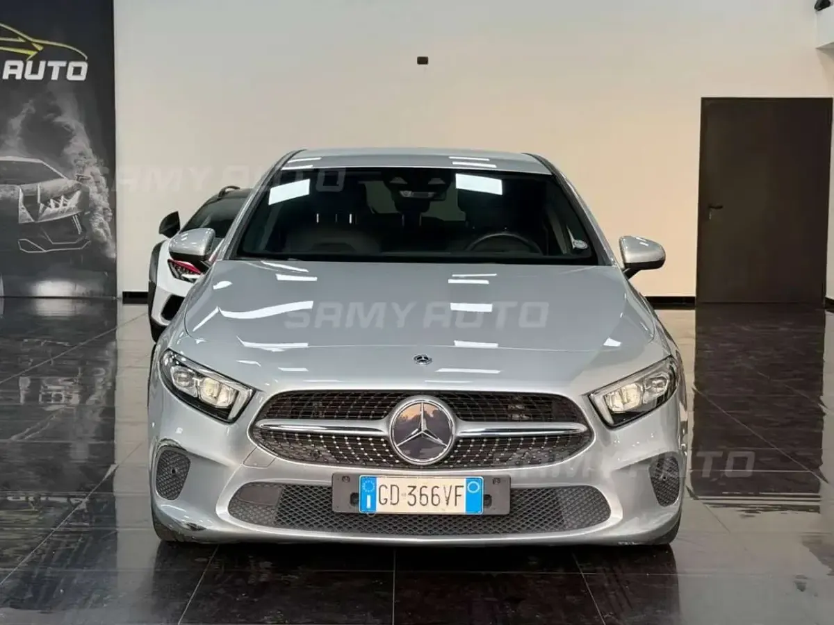 Usata Mercedes A180 116 CV (85 kW) 2021 Argento Berlina