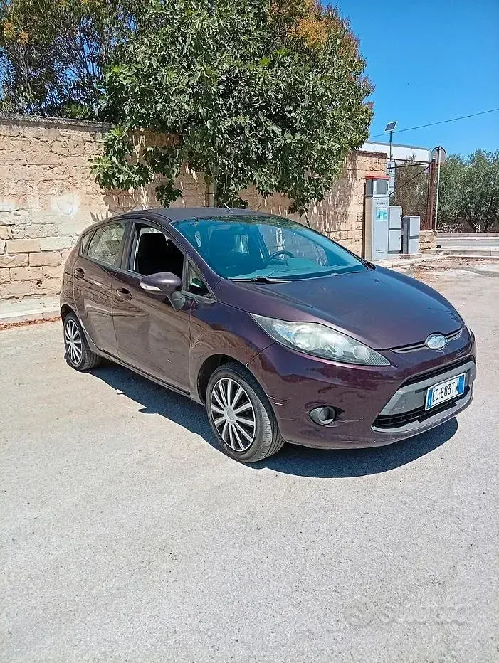 Usata Ford Fiesta 68 CV (50 kW) 2010 Viola Berlina