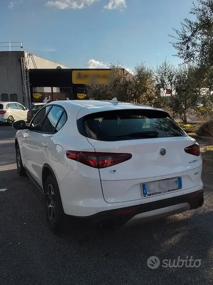 Usata Alfa Romeo Stelvio Business 190 CV (139 kW) 2022 Bianco SUV