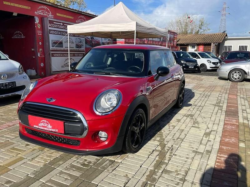 Usata Mini ONE 102 CV (75 kW) 2017 Rosso Utilitaria