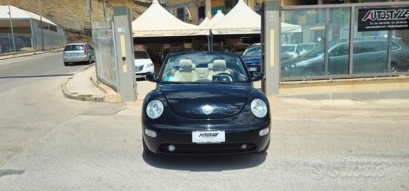 Usata VW New Beetle Cabriolet 101 CV (74 kW) 2004 Nero Cabrio