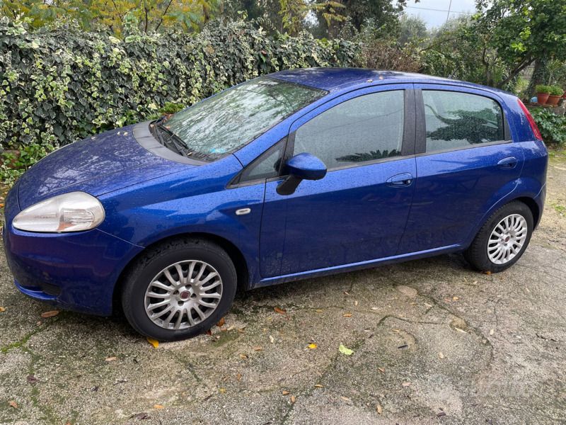 Usata 2009 Fiat Grande Punto Due volumi | 3200 € (Ottimo prezzo) - Immagine 1/4