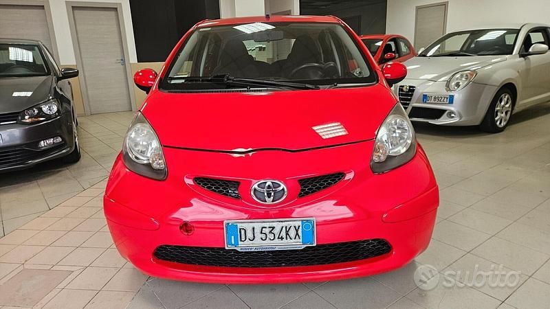 Usata Toyota Aygo Sol 67 CV (49 kW) 2007 Rosso Utilitaria