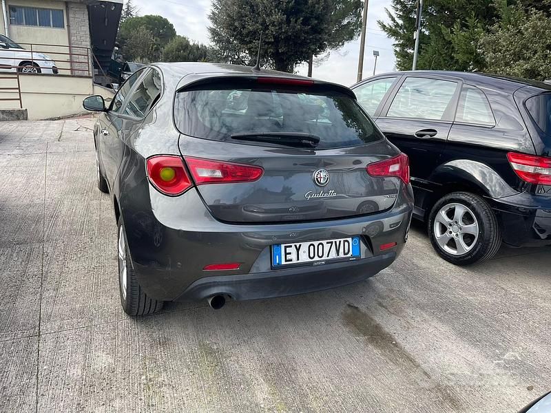 Usata Alfa Romeo Giulietta 105 CV (77 kW) 2015 Grigio Utilitaria