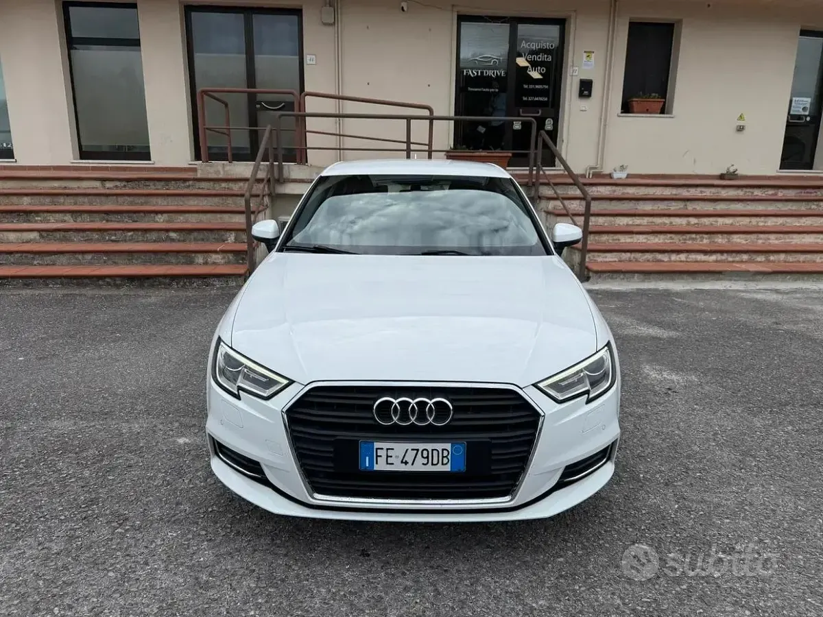 Usado Audi A3 Design 110 CV (80 kW) 2016 Blanco Berlina