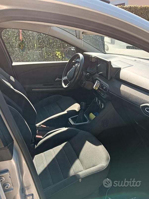 Usata Dacia Jogger 91 CV (66 kW) 2023 Grigio Monovolume