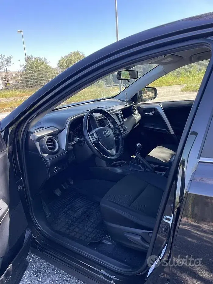 Usata Toyota RAV4 143 CV (105 kW) 2017 Marrone SUV