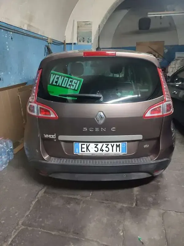 Usata Renault Scenic E-Tech Luxe 131 CV (96 kW) 2011 Marrone Monovolume