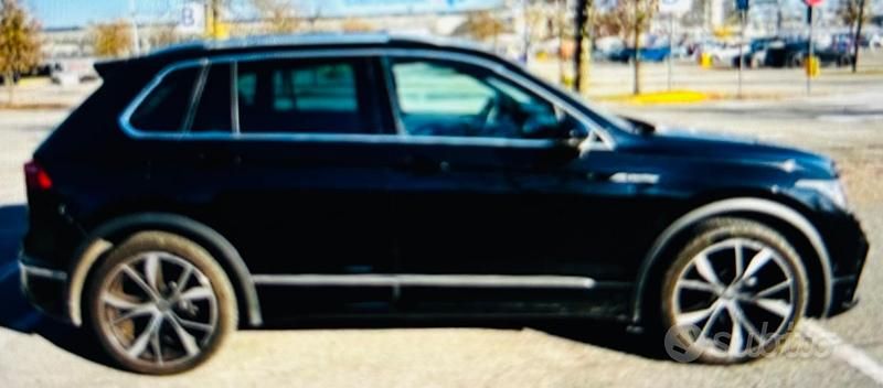 Usata VW Tiguan R-line 150 CV (110 kW) 2023 Nero SUV