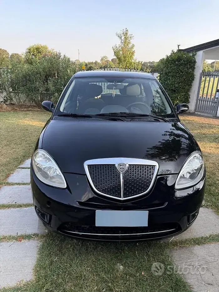 Usata Lancia Ypsilon 75 CV (55 kW) 2008 Nero Utilitaria