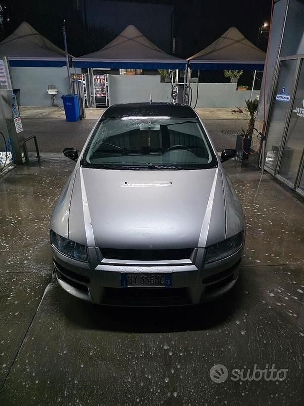 Grigio Usata 2003 Fiat Stilo Tre volumi | 1499 € (Buon prezzo) - Immagine 1/4