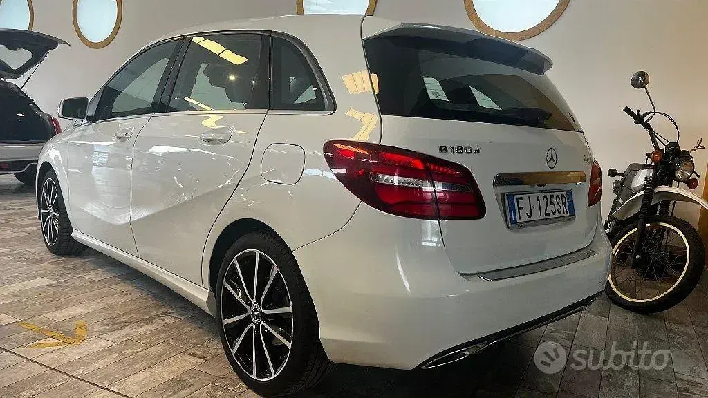 Occasion Mercedes B180 109 PK (80 kW) 2017 Wit MPV