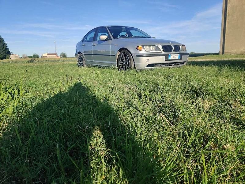 Usata 2002 BMW 320 Tre volumi | 2000 € (Buon prezzo) - Immagine 1/4