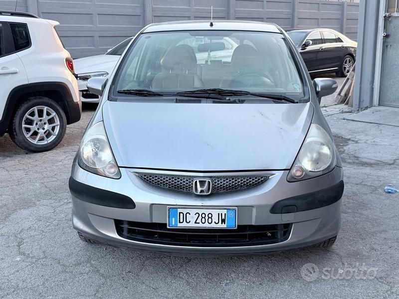 Usata Honda Jazz 83 CV (61 kW) 2006 Grigio Utilitaria