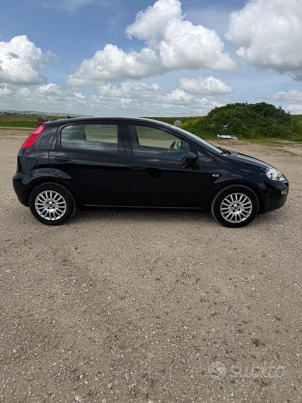 Usata Fiat Punto Street 95 CV (69 kW) 2018 Nero Utilitaria