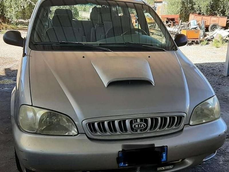 Usata Kia Carnival 126 CV (92 kW) 2000 Oro Monovolume