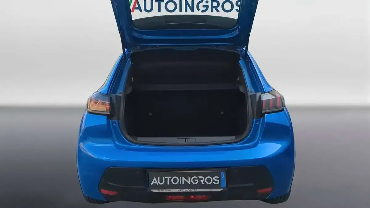 Usata Peugeot e-208 GT-line 56 kW (77 CV) 2020 Blu elettrico Utilitaria