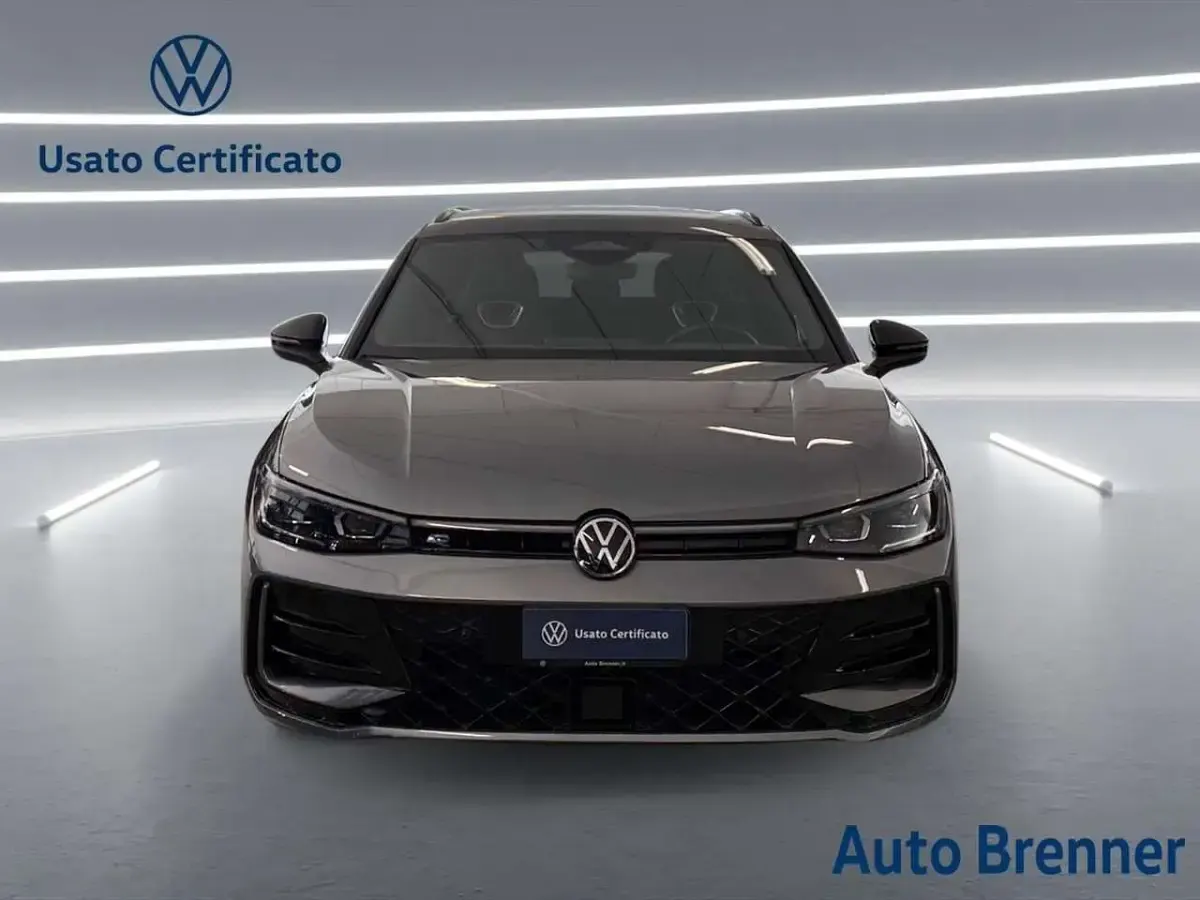 Usata VW Passat R-line 150 CV (110 kW) 2024 Diabasgrau metallic Station wagon