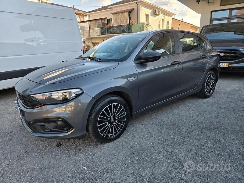Usata Fiat Tipo 101 CV (74 kW) 2023 Grigio Berlina